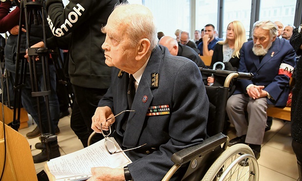 Proces twórcom serialu wytoczył kombatant, kpt Zbigniew Radłowski.