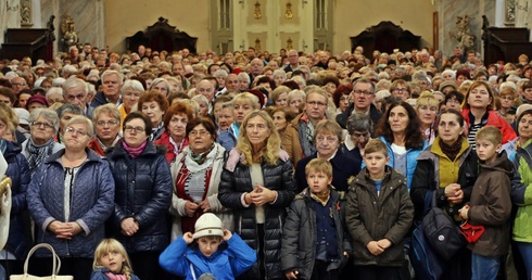 Ilu Dolnoślązaków chodzi do kościoła?