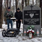 Filmowcy przywieźli georadar pozwalający na nieinwazyjne badania. Ich wyniki potwierdziły przekonania o istniejącej w tym miejscu zbiorowej mogile