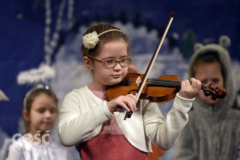 Trzeci dzień Świdnickiego Przeglądu Zespołów Kolędniczych