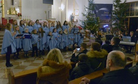 Kolędy i pastorałki wykonał zespół zebrany przez członków Ruchu Światło-Życie