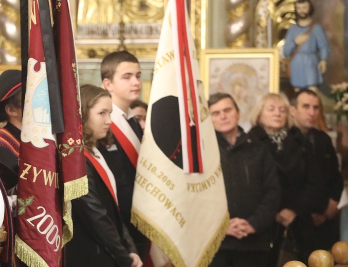 Pożegnanie śp. bp. Tadeusza Pieronka w Radziechowach