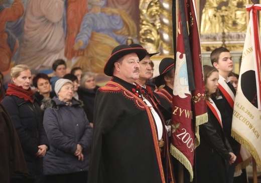 Pożegnanie śp. bp. Tadeusza Pieronka w Radziechowach