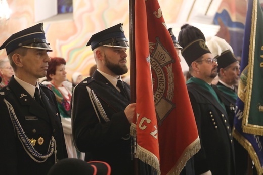 Pożegnanie śp. bp. Tadeusza Pieronka w Radziechowach