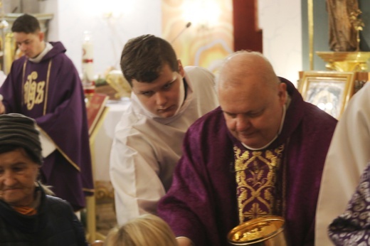 Pożegnanie śp. bp. Tadeusza Pieronka w Radziechowach