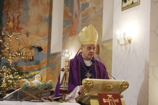 Pożegnanie śp. bp. Tadeusza Pieronka w Radziechowach