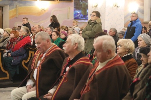 Pożegnanie śp. bp. Tadeusza Pieronka w Radziechowach