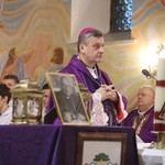 Pożegnanie śp. bp. Tadeusza Pieronka w Radziechowach