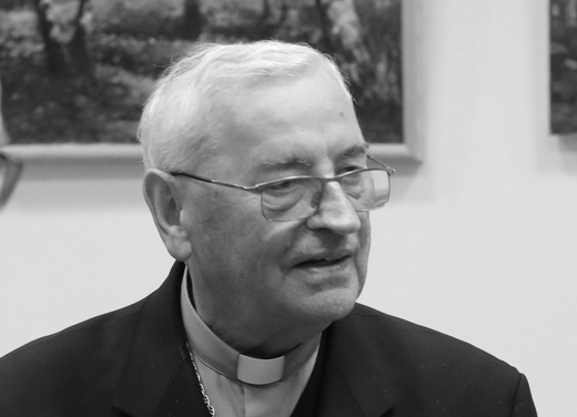 Pożegnanie śp. bp. Tadeusza Pieronka w Radziechowach