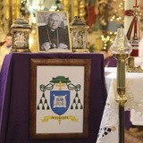 Pożegnanie śp. bp. Tadeusza Pieronka w Radziechowach