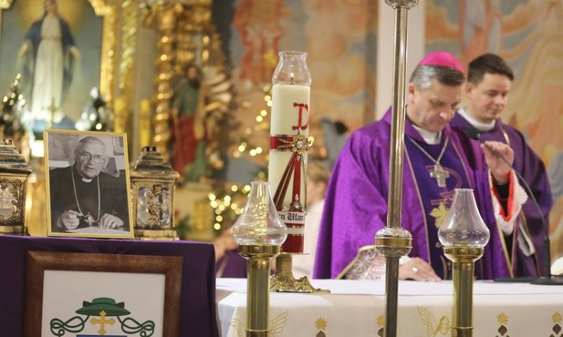 Mszy św. w Radziechowach przewodniczył bp Roman Pindel