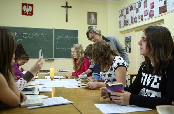 Rozporządzenie ministra gwarantuje dwie godziny religii w tygodniu