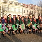 Polonez maturzystów na Starym Rynku w Łowiczu