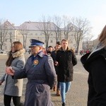 Polonez maturzystów na Starym Rynku w Łowiczu