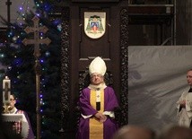 Abp Sławoj Leszek Głódź w czasie modlitwy