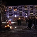 Legniczanie palili znicze za prezydenta Adamowicza