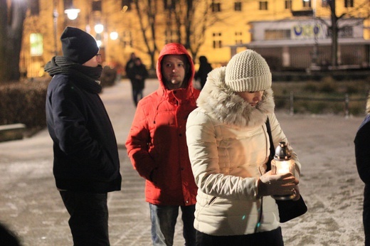 Światło dla zamordowanego prezydenta Gdańska. Milczenie przeciw przemocy