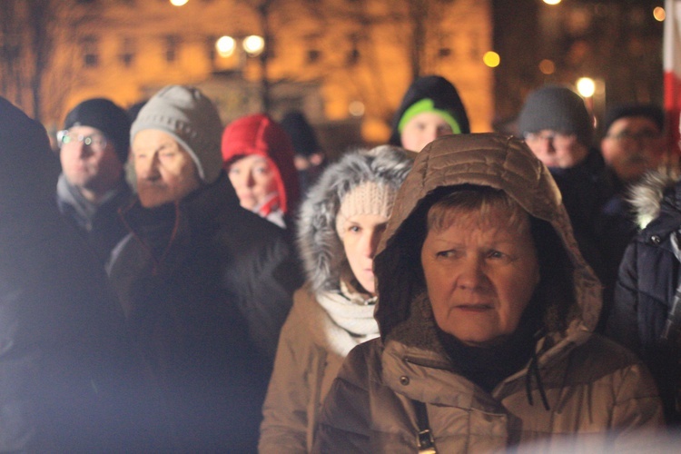 Światło dla zamordowanego prezydenta Gdańska. Milczenie przeciw przemocy