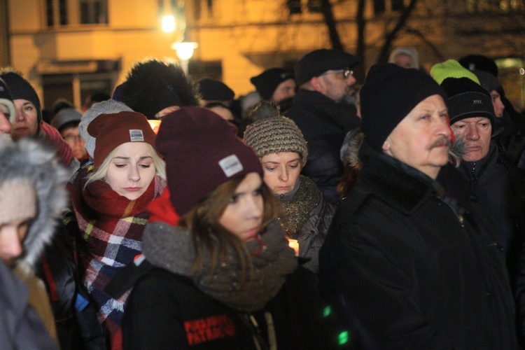 Światło dla zamordowanego prezydenta Gdańska. Milczenie przeciw przemocy