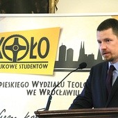 Gościem specjalnym konferencji był dr Mariusz Biliniewicz z University of Notre Dame w Sydney, który wygłosił wykład wstępny „»Veritatis splendor« i powszechne powołanie do świętości”.