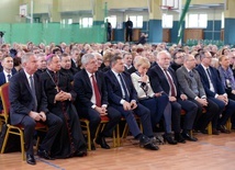 W pierwszym rzędzie z lewej gospodarz spotkania starosta Marian Niemirski