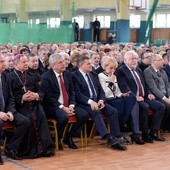 W pierwszym rzędzie z lewej gospodarz spotkania starosta Marian Niemirski