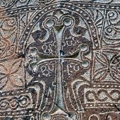 Krzyż ormiański w ścianie klasztoru św. Tomasza nad jeziorem Wan (Turcja).