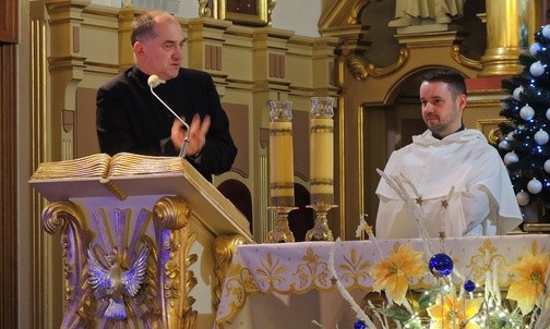 Ks. Piotr Konieczny - kustosz hałcnowskiego sanktuarium i o. Tomasz Gałuszka OP