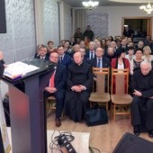 O odpowiedzialność za słowo apelował bp Henryk Tomasik, honorowy gość opłatka opoczyńskiego powiatu