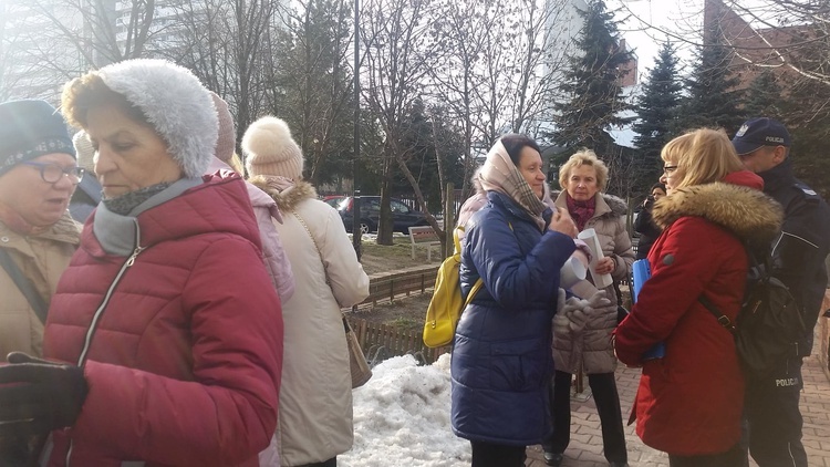 Policjanci w Katowicach szkolą seniorów jak nie dać się oszukać