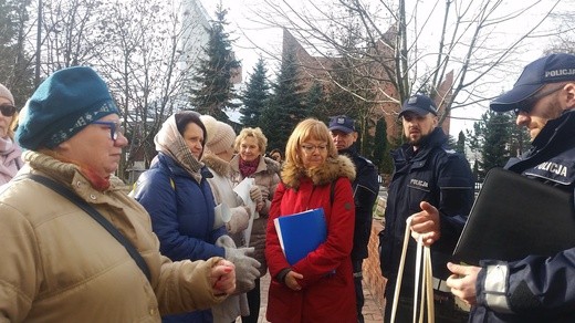 Policjanci w Katowicach szkolą seniorów jak nie dać się oszukać