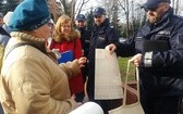 Policjanci w Katowicach szkolą seniorów jak nie dać się oszukać