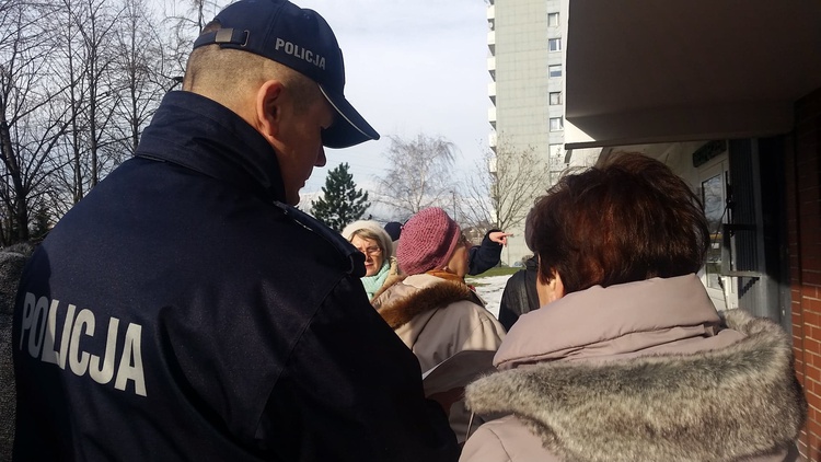 Policjanci w Katowicach szkolą seniorów jak nie dać się oszukać