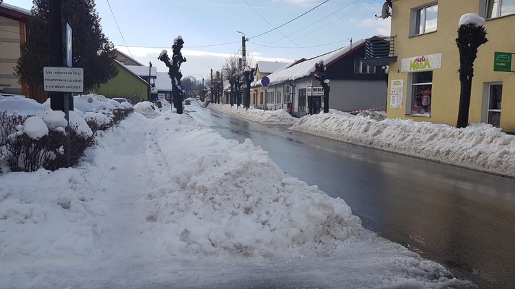 Zima na Żywiecczyźnie - zasypana Rajcza