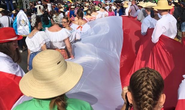 Polska flaga na paradzie w Penonome