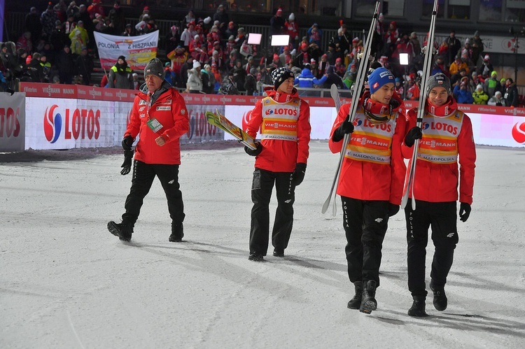 Puchar Świata w skokach narciarskich - konkurs drużynowy 