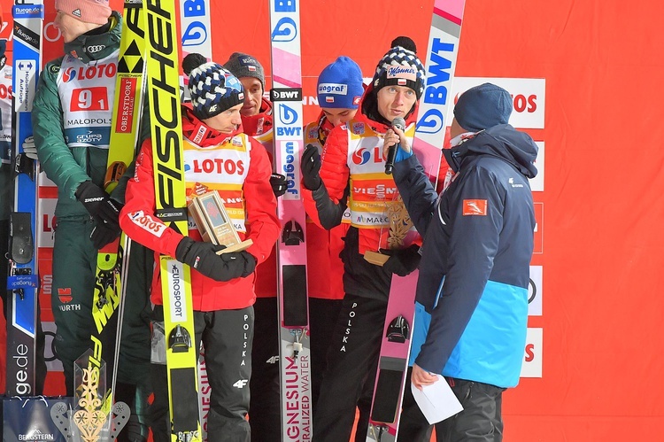 Puchar Świata w skokach narciarskich - konkurs drużynowy 