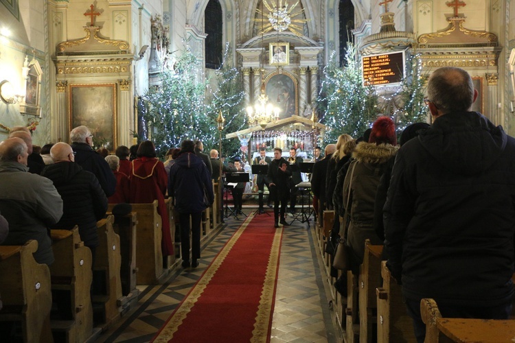 Pierwszy powiatowy koncert muzyki sakralnej w Powidzku