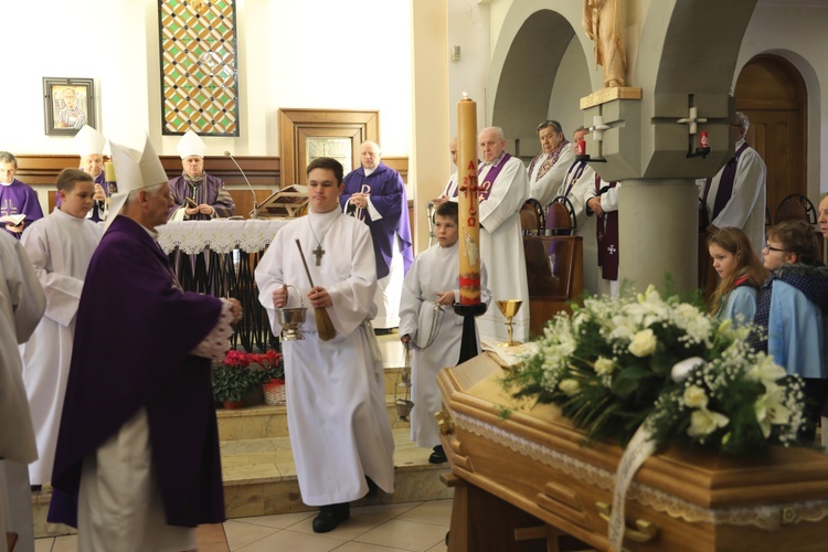 Pogrzeb śp. ks. kan. Zdzisława Zieleźnika w Czechowicach-Dziedzicach