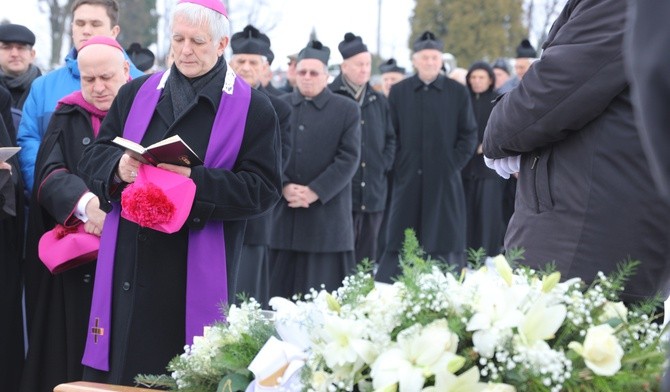 Śp. ks. Zdzisław Zieleźnik spoczął w grobowcu kapłanów na cmentarzu parafii św. Katarzyny
