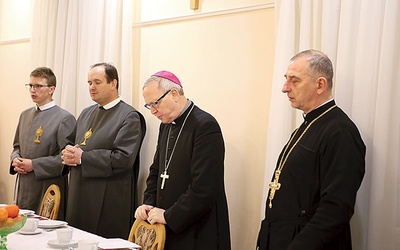 Biskup Piotr Libera wraz z przedstawicielami Kościoła starokatolickiego mariawitów i Kościoła prawosławnego.