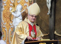 Biskup Marek święcenia przyjął w dniu wspomnienia  św. Jana Bosko, wychowawcy młodzieży.