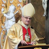 Biskup Marek święcenia przyjął w dniu wspomnienia  św. Jana Bosko, wychowawcy młodzieży.