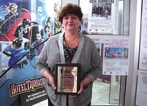 ▲	Pani Bożena zastanawia się jeszcze, gdzie zawiśnie nagroda.