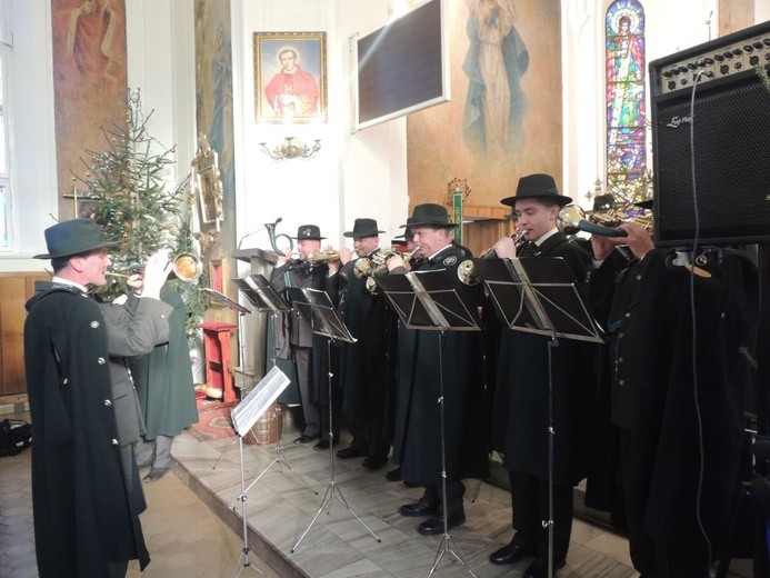 Odgłosy Kniei w czasie wałbrzyskiego koncertu.