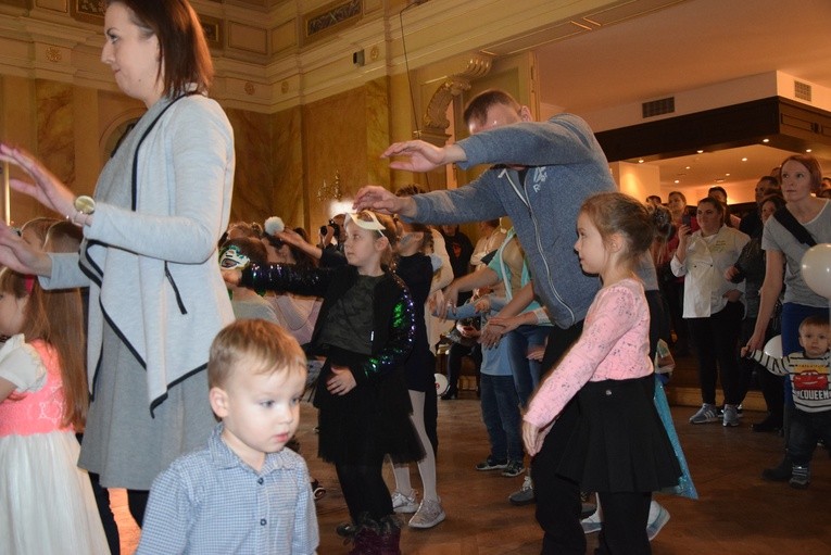 Bal karnawałowy w Resursie