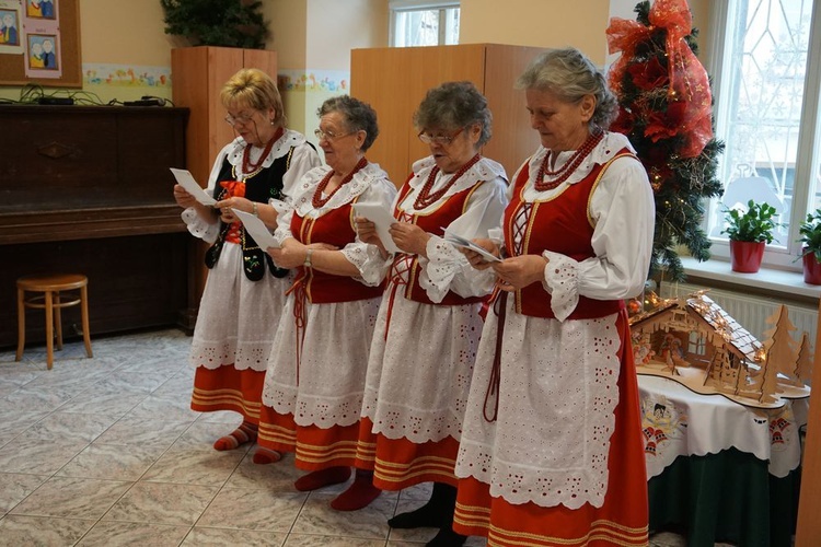Dzień Babci w przedszkolu sióstr salezjanek w Nowej Rudzie