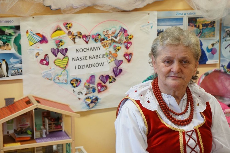 Dzień Babci w przedszkolu sióstr salezjanek w Nowej Rudzie