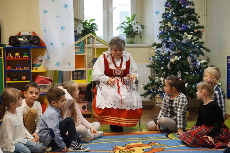 Dzień Babci w przedszkolu sióstr salezjanek w Nowej Rudzie