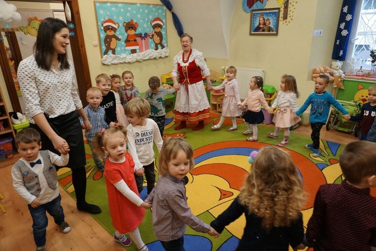 Dzień Babci w przedszkolu sióstr salezjanek w Nowej Rudzie